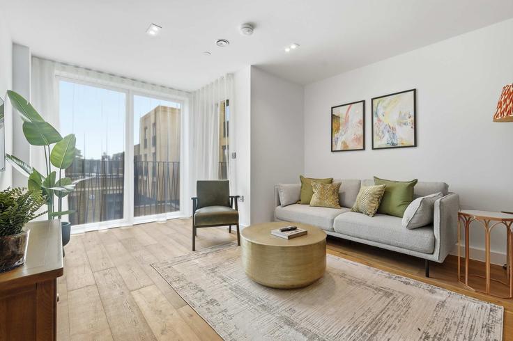 Elegante sala de estar con mobiliario moderno en un apartamento en Building White Horse Road - redwood-living - 1646058 en London Borough of Tower Hamlets, London Elegante sala de estar con mobiliario moderno en un apartamento en Building White Horse Road - redwood-living - 1646058 en London Borough of Tower Hamlets, London