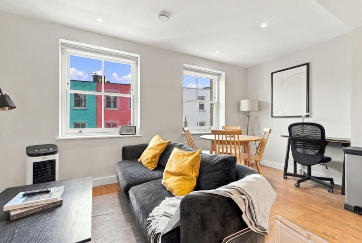 London Borough of Lambeth, London에 위치한 Building Lower Marsh - redwood-living - 1646069 유닛의 세련된 인테리어가 돋보이는 거실
