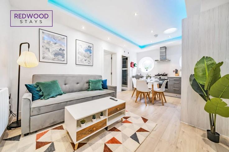 Rushmoor District, Aldershot에 위치한 Building Laburnum Road - redwood-stays-limited - 1303720 아파트의 세련된 인테리어가 돋보이는 거실 Rushmoor District, Aldershot에 위치한 Building Laburnum Road - redwood-stays-limited - 1303720 아파트의 세련된 인테리어가 돋보이는 거실