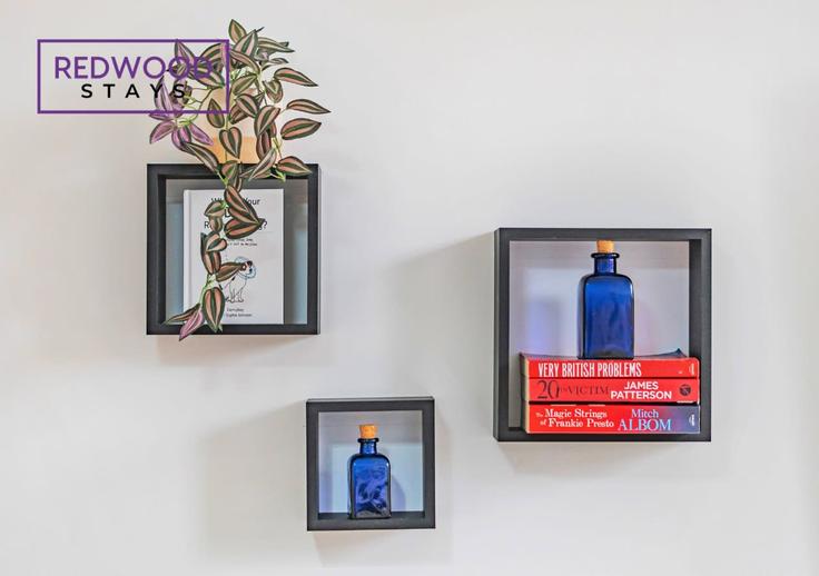 Salle de séjour élégante avec mobilier moderne dans un appartement à Building Lynchford Road - redwood-stays-limited - 1303708 - LON à Rushmoor District, Farnborough