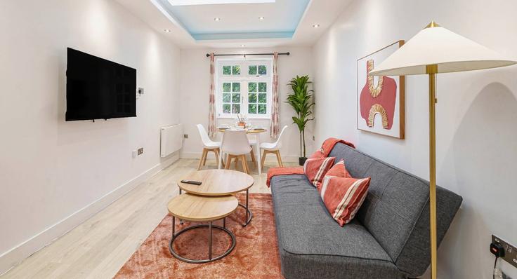 Rushmoor District, Aldershot에 위치한 Building Grosvenor Road - redwood-stays-limited - 1303738 - LON 유닛의 세련된 인테리어가 돋보이는 거실 Rushmoor District, Aldershot에 위치한 Building Grosvenor Road - redwood-stays-limited - 1303738 - LON 유닛의 세련된 인테리어가 돋보이는 거실