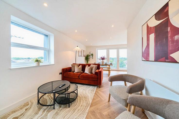 Sala de estar elegantemente projetada com móveis modernos em um apartamento no Building Camp Road - redwood-stays-limited - 1303714 - LON em Rushmoor District, Farnborough Sala de estar elegantemente projetada com móveis modernos em um apartamento no Building Camp Road - redwood-stays-limited - 1303714 - LON em Rushmoor District, Farnborough