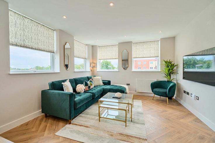 Rushmoor District, Farnborough에 위치한 Building Camp Road - redwood-stays-limited - 1303711 유닛의 세련된 인테리어가 돋보이는 거실 Rushmoor District, Farnborough에 위치한 Building Camp Road - redwood-stays-limited - 1303711 유닛의 세련된 인테리어가 돋보이는 거실