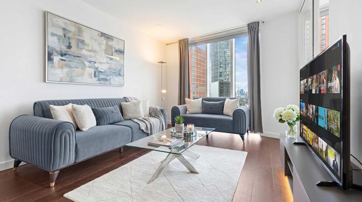 Elegante sala de estar con mobiliario moderno en un apartamento en Building Wandsworth Road - regal-realms - 1591600 en London Borough of Wandsworth, London Elegante sala de estar con mobiliario moderno en un apartamento en Building Wandsworth Road - regal-realms - 1591600 en London Borough of Wandsworth, London