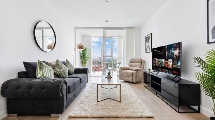 Sala de estar elegantemente projetada com móveis modernos em um apartamento no Building Wandsworth Road - regal-realms - 1591594 em London Borough of Lambeth, London Sala de estar elegantemente projetada com móveis modernos em um apartamento no Building Wandsworth Road - regal-realms - 1591594 em London Borough of Lambeth, London