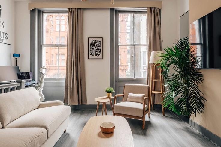 London Borough of Islington, London에 위치한 Building City Road - remotlys - 1465701 유닛의 세련된 인테리어가 돋보이는 거실