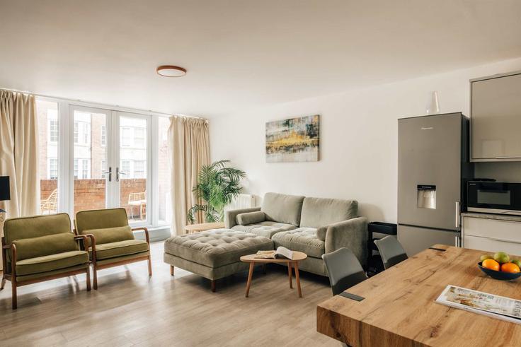 City of Westminster, London에 위치한 Building Queensway - remotlys - 1039222 - LON 유닛의 세련된 인테리어가 돋보이는 거실 City of Westminster, London에 위치한 Building Queensway - remotlys - 1039222 - LON 유닛의 세련된 인테리어가 돋보이는 거실