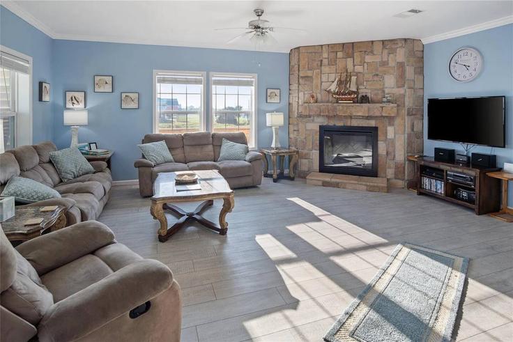 Bolivar Peninsula, Bolivar Peninsula에 위치한 Building Dolly Street - rendon-property-investments-llc - 1364178 아파트의 세련된 인테리어가 돋보이는 거실