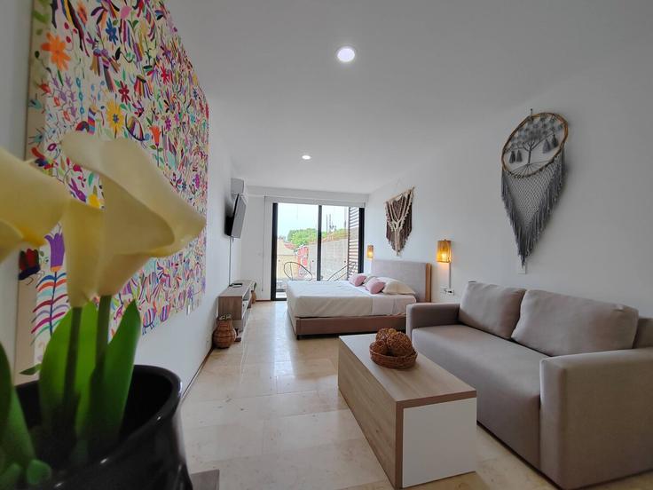 Elegante sala de estar con mobiliario moderno en un apartamento en Building Paseo Coba - rent-a-kent - 1225139 - MEX en Playa del Carmen, Playa del Carmen