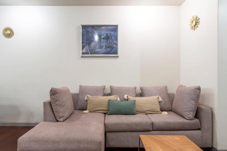 Elegant gestaltetes Wohnzimmer mit moderner Einrichtung in einer Wohnung im Building Avenida Nuevo León - rent-a-kent - 1225154 - MEX in Mexico City, Mexico City