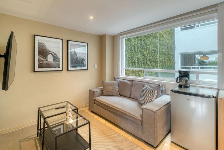 Building Eje 2 Sur - rentinba - 1570164 adresindeki bir dairede modern mobilyalarla zarif bir şekilde tasarlanmış oturma odası Mexico City, Mexico City Building Eje 2 Sur - rentinba - 1570164 adresindeki bir dairede modern mobilyalarla zarif bir şekilde tasarlanmış oturma odası Mexico City, Mexico City
