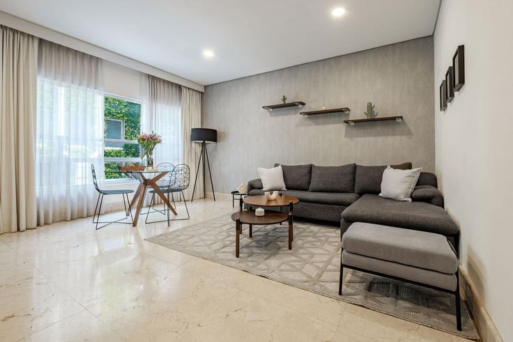 Elegant gestaltetes Wohnzimmer mit moderner Einrichtung in einer Wohnung im Building Ariosto - rentinba - 1570161 in Mexico City, Mexico City Elegant gestaltetes Wohnzimmer mit moderner Einrichtung in einer Wohnung im Building Ariosto - rentinba - 1570161 in Mexico City, Mexico City