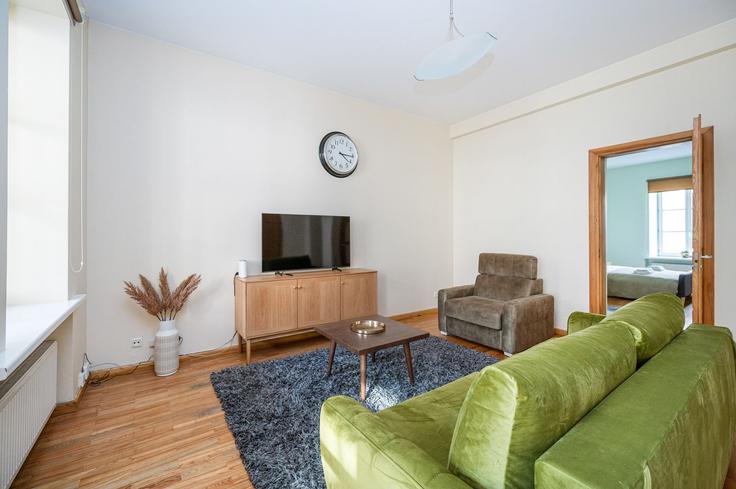 Salle de séjour élégante avec mobilier moderne dans un appartement à Building Žemaitijos gatvė - reside-baltic - 1329354 à Vilnius, Vilnius