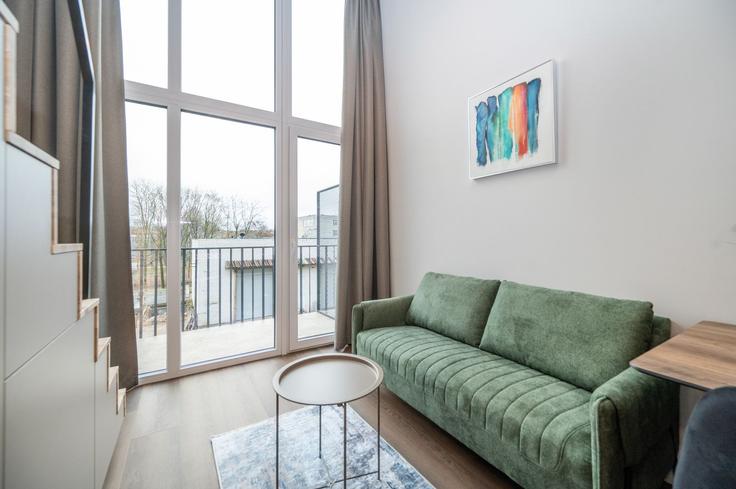 Salle de séjour élégante avec mobilier moderne dans un appartement à Building Geležinio Vilko gatvė - reside-baltic - 1329362 à Vilnius, Vilnius Salle de séjour élégante avec mobilier moderne dans un appartement à Building Geležinio Vilko gatvė - reside-baltic - 1329362 à Vilnius, Vilnius