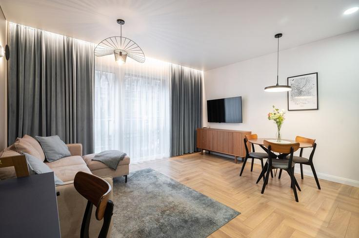 Vilnius VilniusのBuilding Šaltinių gatvė - reside-baltic - 1329369のアパートメントにある、モダンな家具を備えたエレガントなデザインのリビングルーム Vilnius VilniusのBuilding Šaltinių gatvė - reside-baltic - 1329369のアパートメントにある、モダンな家具を備えたエレガントなデザインのリビングルーム