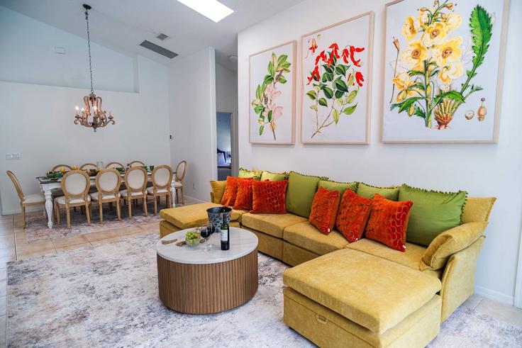 Four Corners, Four Corners에 위치한 Building Autumn Creek Circle - residentas-llc - 1264831 - MCO 아파트의 세련된 인테리어가 돋보이는 거실