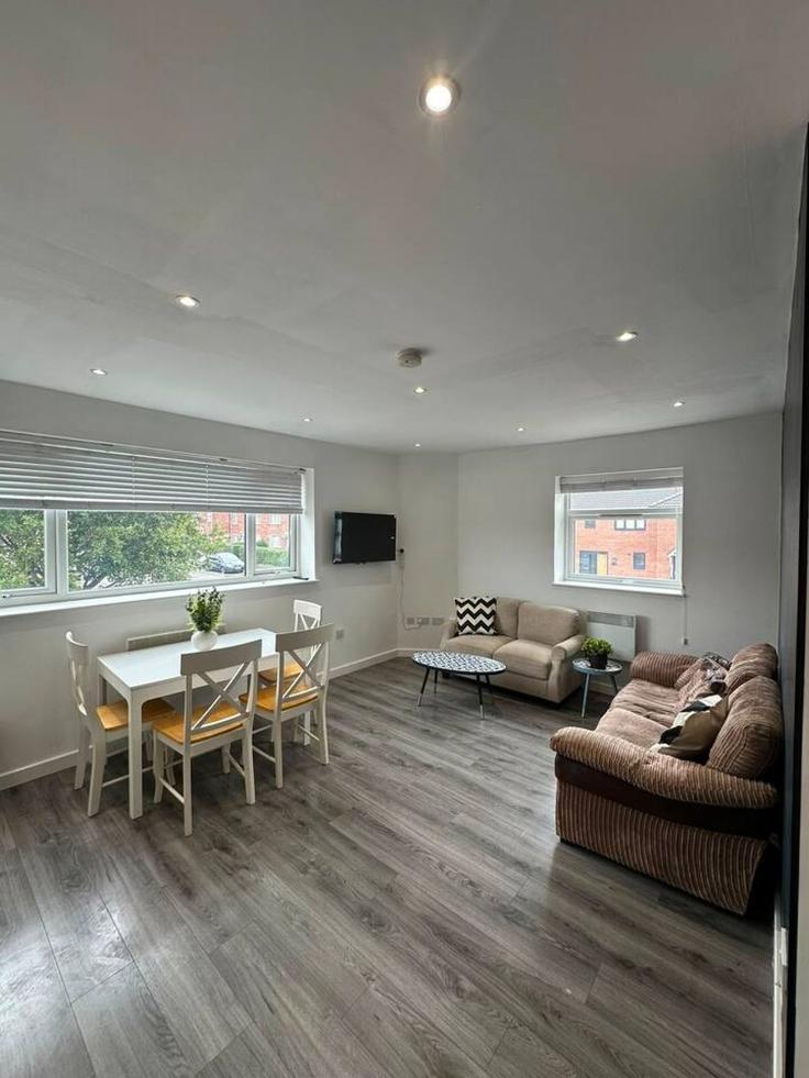 Jarrow South TynesideのBuilding Edinburgh Road - residentfirst-property-management - 1611315のアパートメントにある、モダンな家具を備えたエレガントなデザインのリビングルーム Jarrow South TynesideのBuilding Edinburgh Road - residentfirst-property-management - 1611315のアパートメントにある、モダンな家具を備えたエレガントなデザインのリビングルーム