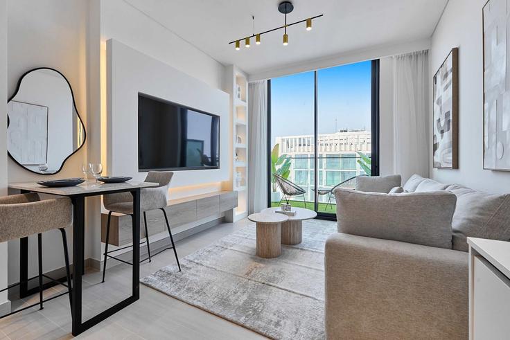 Sala de estar elegantemente projetada com móveis modernos em um apartamento no Building Assel Blvd - restnroam - 1257588 - DXB em Jumeirah Village, Dubai Sala de estar elegantemente projetada com móveis modernos em um apartamento no Building Assel Blvd - restnroam - 1257588 - DXB em Jumeirah Village, Dubai