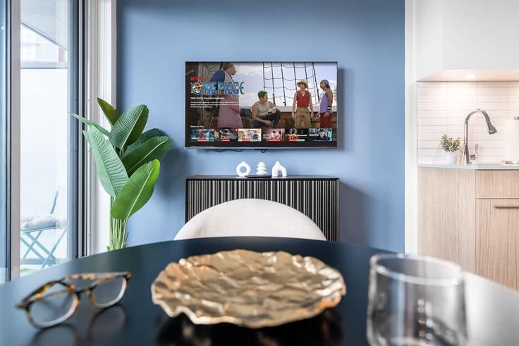 Elegant gestaltetes Wohnzimmer mit moderner Einrichtung in einer Wohnung im Building Jarvis Street - return-policy-stays - 1643788 in Old Toronto, Toronto Elegant gestaltetes Wohnzimmer mit moderner Einrichtung in einer Wohnung im Building Jarvis Street - return-policy-stays - 1643788 in Old Toronto, Toronto