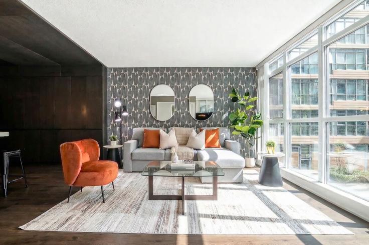 Toronto Old TorontoのBuilding Capreol Court - return-policy-stays - 1643820のアパートメントにある、モダンな家具を備えたエレガントなデザインのリビングルーム Toronto Old TorontoのBuilding Capreol Court - return-policy-stays - 1643820のアパートメントにある、モダンな家具を備えたエレガントなデザインのリビングルーム