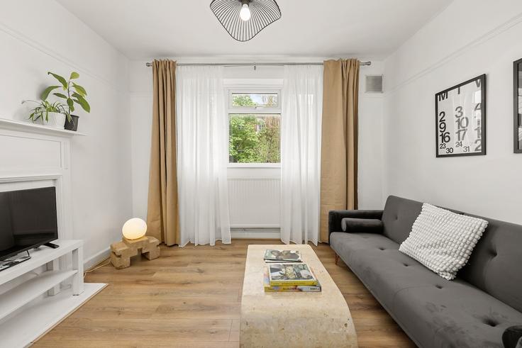Elegante sala de estar con mobiliario moderno en un apartamento en Building Saint Paul's Road - reve-studio-limited - 1516066 en London Borough of Islington, London