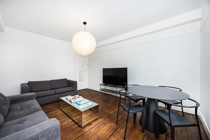 Elegante sala de estar con mobiliario moderno en un apartamento en Building Grange Grove - reve-studio-limited - 1541032 en London Borough of Islington, London Elegante sala de estar con mobiliario moderno en un apartamento en Building Grange Grove - reve-studio-limited - 1541032 en London Borough of Islington, London