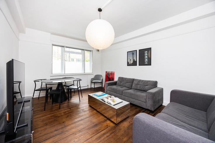 Salle de séjour élégante avec mobilier moderne dans un appartement à Building Highbury Grove - reve-studio-limited - 1622848 à London Borough of Islington, London Salle de séjour élégante avec mobilier moderne dans un appartement à Building Highbury Grove - reve-studio-limited - 1622848 à London Borough of Islington, London