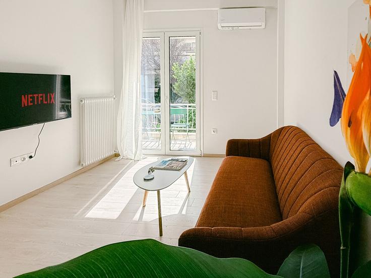 Athens South AthensのBuilding Megalou Alexandrou - ribbon-homes - 1505773のアパートメントにある、モダンな家具を備えたエレガントなデザインのリビングルーム