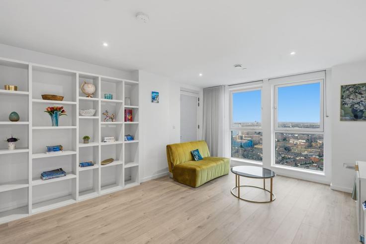 London London Borough of NewhamのBuilding Silvertown Way - rich-property-management - 1607825のアパートメントにある、モダンな家具を備えたエレガントなデザインのリビングルーム London London Borough of NewhamのBuilding Silvertown Way - rich-property-management - 1607825のアパートメントにある、モダンな家具を備えたエレガントなデザインのリビングルーム