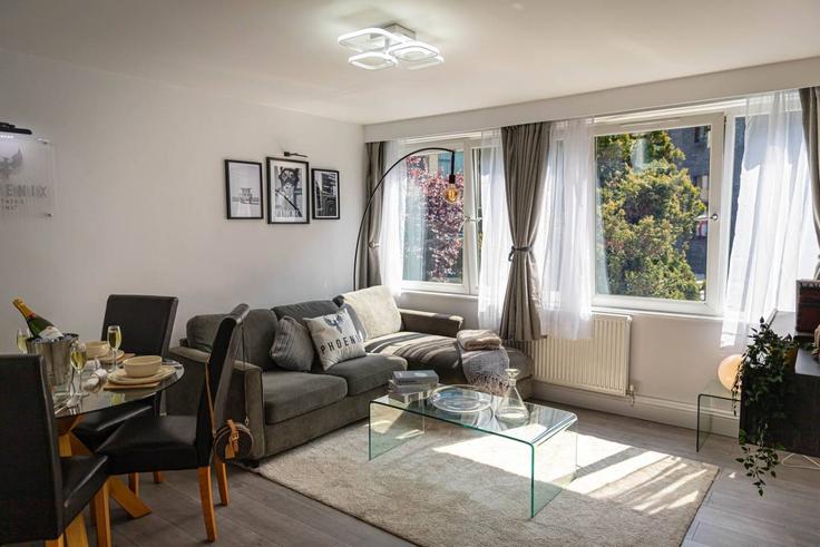 London Borough of Southwark, London에 위치한 Building Weston Street - rich-property-management - 1609644 유닛의 세련된 인테리어가 돋보이는 거실