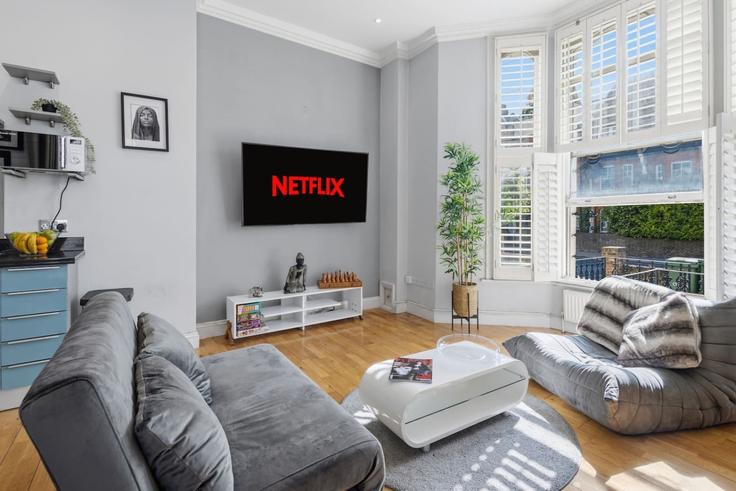 Sala de estar elegantemente projetada com móveis modernos em um apartamento no Building Bedford Road - rich-property-management - 1609643 em London Borough of Lambeth, London Sala de estar elegantemente projetada com móveis modernos em um apartamento no Building Bedford Road - rich-property-management - 1609643 em London Borough of Lambeth, London