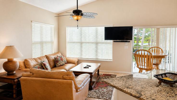 Port St. Lucie Port St. LucieのBuilding Perfect Drive - right-direction-rentals - 1586051のアパートメントにある、モダンな家具を備えたエレガントなデザインのリビングルーム Port St. Lucie Port St. LucieのBuilding Perfect Drive - right-direction-rentals - 1586051のアパートメントにある、モダンな家具を備えたエレガントなデザインのリビングルーム