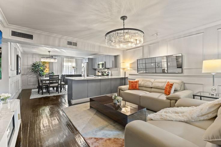 Elegant gestaltetes Wohnzimmer mit moderner Einrichtung in einer Wohnung im Building Gaston Avenue - ritzy-room-1 - 1571785 in Dallas, Dallas Elegant gestaltetes Wohnzimmer mit moderner Einrichtung in einer Wohnung im Building Gaston Avenue - ritzy-room-1 - 1571785 in Dallas, Dallas