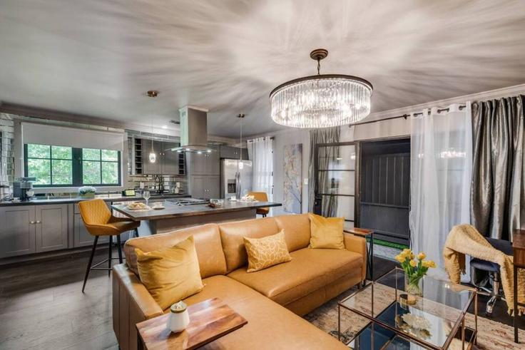 Dallas, Dallas에 위치한 Building Junius Street - ritzy-room-1 - 1571783 유닛의 세련된 인테리어가 돋보이는 거실
