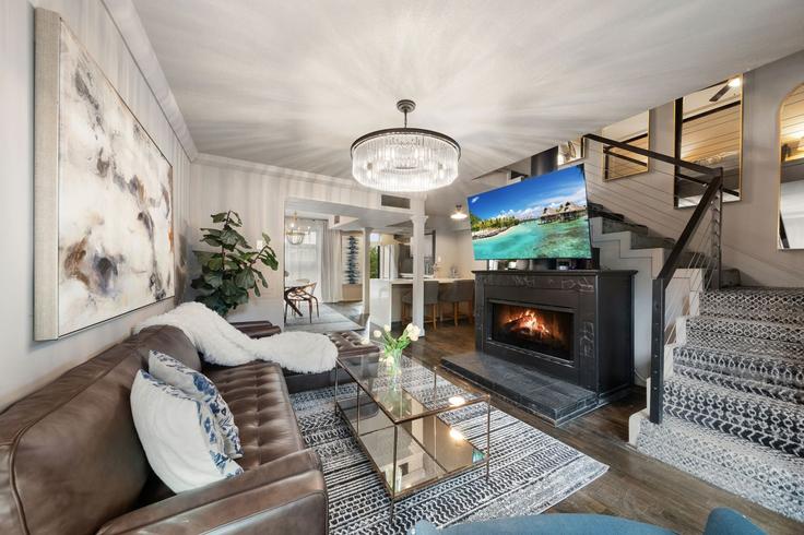 Dallas, Dallas에 위치한 Building Gaston Avenue - ritzy-room-1 - 1571759 유닛의 세련된 인테리어가 돋보이는 거실 Dallas, Dallas에 위치한 Building Gaston Avenue - ritzy-room-1 - 1571759 유닛의 세련된 인테리어가 돋보이는 거실