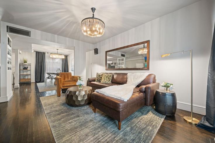 Dallas DallasのBuilding Gaston Avenue - ritzy-room-1 - 1571799のアパートメントにある、モダンな家具を備えたエレガントなデザインのリビングルーム Dallas DallasのBuilding Gaston Avenue - ritzy-room-1 - 1571799のアパートメントにある、モダンな家具を備えたエレガントなデザインのリビングルーム