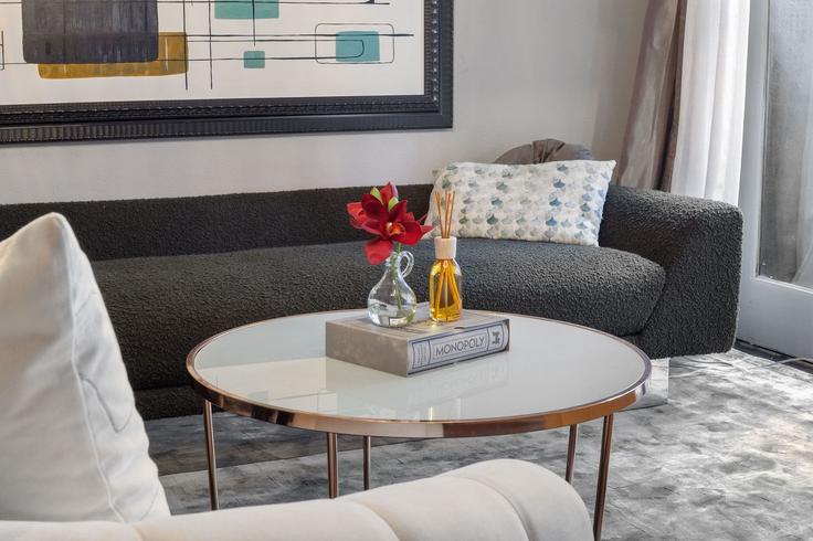 Dallas DallasのBuilding Gaston Avenue - ritzy-room-1 - 1571774のアパートメントにある、モダンな家具を備えたエレガントなデザインのリビングルーム Dallas DallasのBuilding Gaston Avenue - ritzy-room-1 - 1571774のアパートメントにある、モダンな家具を備えたエレガントなデザインのリビングルーム