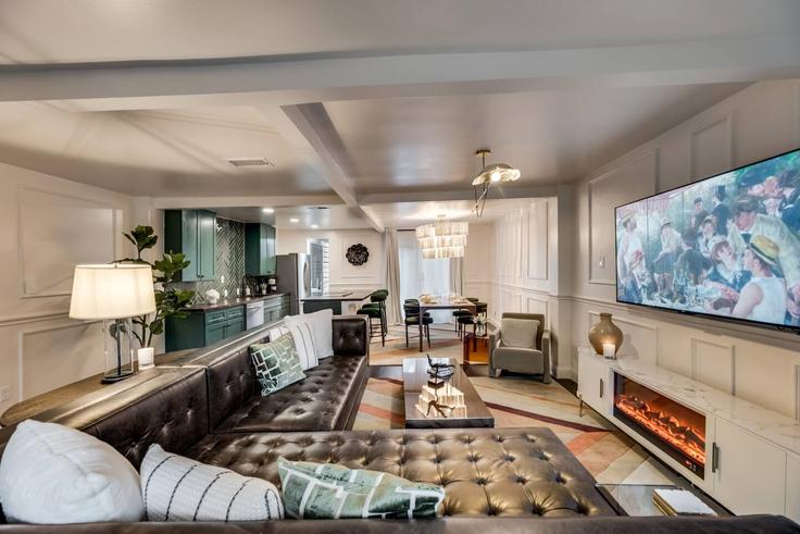Elegante sala de estar con mobiliario moderno en un apartamento en Building Gaston Avenue - ritzy-room-1 - 1571778 en Dallas, Dallas Elegante sala de estar con mobiliario moderno en un apartamento en Building Gaston Avenue - ritzy-room-1 - 1571778 en Dallas, Dallas