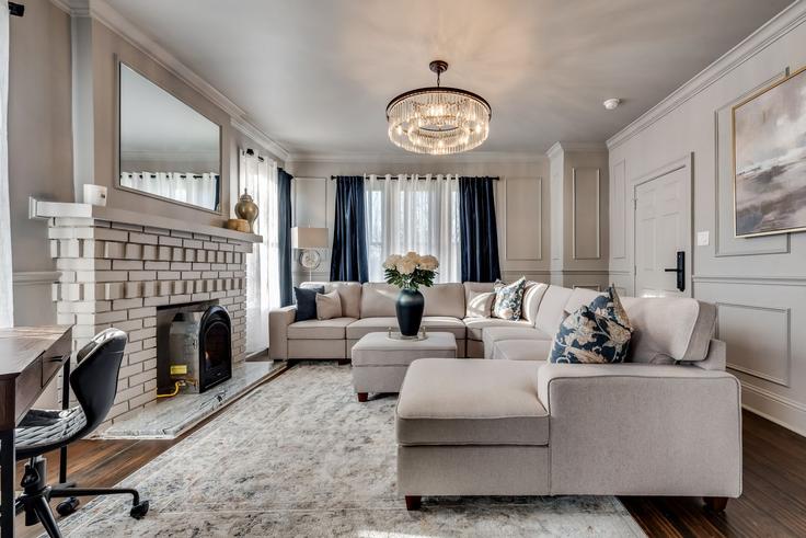 Salle de séjour élégante avec mobilier moderne dans un appartement à Building Worth Street - ritzy-room-1 - 1606475 à Dallas, Dallas