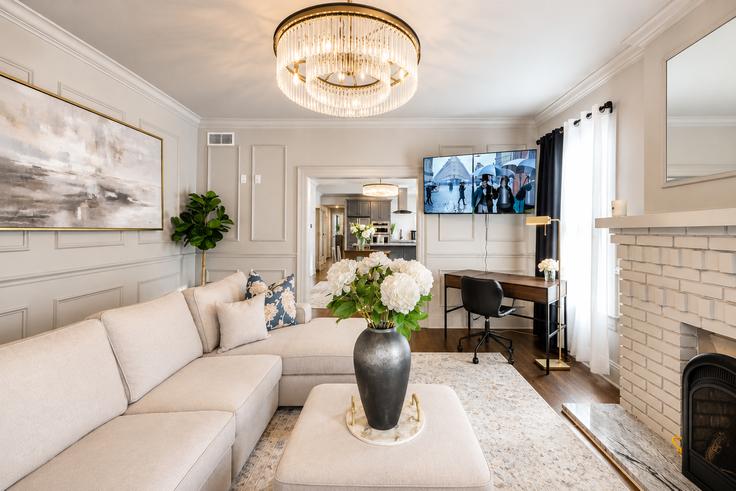 Elegant gestaltetes Wohnzimmer mit moderner Einrichtung in einer Wohnung im Building Worth Street - ritzy-room-1 - 1606475 in Dallas, Dallas Elegant gestaltetes Wohnzimmer mit moderner Einrichtung in einer Wohnung im Building Worth Street - ritzy-room-1 - 1606475 in Dallas, Dallas