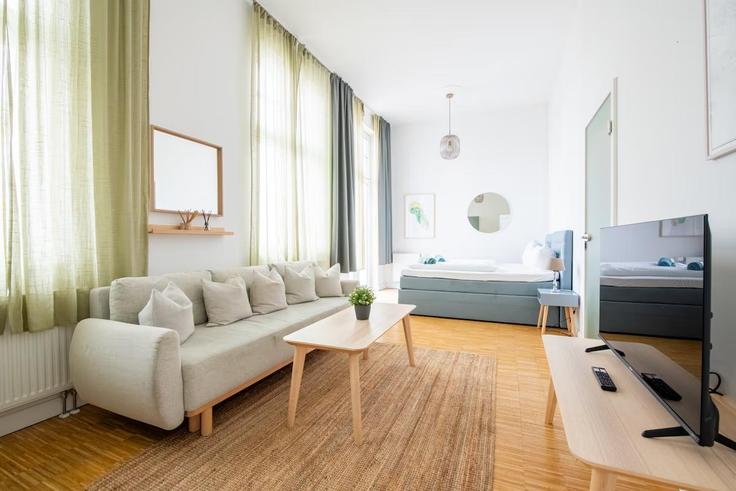 Sala de estar elegantemente projetada com móveis modernos em um apartamento no Building Sophie-Charlotten-Straße - rockchair-gmbh - 1253221 - BER em Berlin, Berlin Sala de estar elegantemente projetada com móveis modernos em um apartamento no Building Sophie-Charlotten-Straße - rockchair-gmbh - 1253221 - BER em Berlin, Berlin