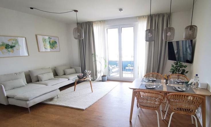 Elegant gestaltetes Wohnzimmer mit moderner Einrichtung in einer Wohnung im Building Forckenbeckstraße - rockchair-gmbh - 1253216 - BER in Berlin, Berlin