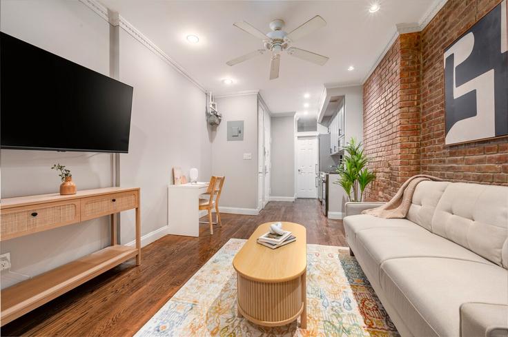 Manhattan, New York에 위치한 Building 2nd Avenue - roomrs-1 - 1644645 유닛의 세련된 인테리어가 돋보이는 거실