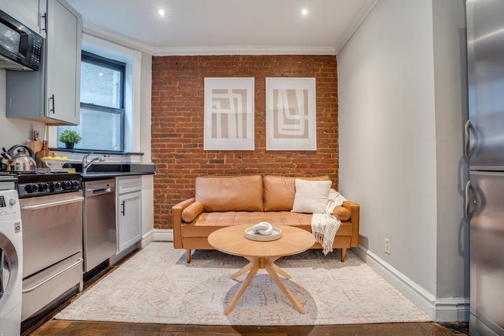 Salle de séjour élégante avec mobilier moderne dans un appartement à Building East 23rd Street - roomrs-1 - 1644607 à Manhattan, New York Salle de séjour élégante avec mobilier moderne dans un appartement à Building East 23rd Street - roomrs-1 - 1644607 à Manhattan, New York