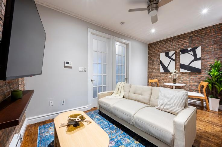 Salle de séjour élégante avec mobilier moderne dans un appartement à Building East 32nd Street - roomrs-1 - 1644617 à Manhattan, New York Salle de séjour élégante avec mobilier moderne dans un appartement à Building East 32nd Street - roomrs-1 - 1644617 à Manhattan, New York