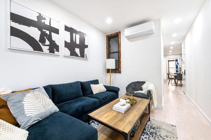 Manhattan, New York에 위치한 Building York Avenue - roomrs-1 - 1644652 유닛의 세련된 인테리어가 돋보이는 거실 Manhattan, New York에 위치한 Building York Avenue - roomrs-1 - 1644652 유닛의 세련된 인테리어가 돋보이는 거실