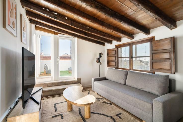 Building Callejón del Mellizo - roomtorent - 1285636 - MAD adresindeki bir dairede modern mobilyalarla zarif bir şekilde tasarlanmış oturma odası Centro, Madrid
