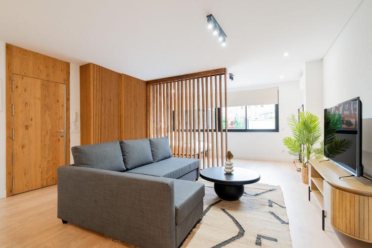 Salle de séjour élégante avec mobilier moderne dans un appartement à Building Calle de Silva - roomtorent - 1285639 - MAD à Centro, Madrid Salle de séjour élégante avec mobilier moderne dans un appartement à Building Calle de Silva - roomtorent - 1285639 - MAD à Centro, Madrid