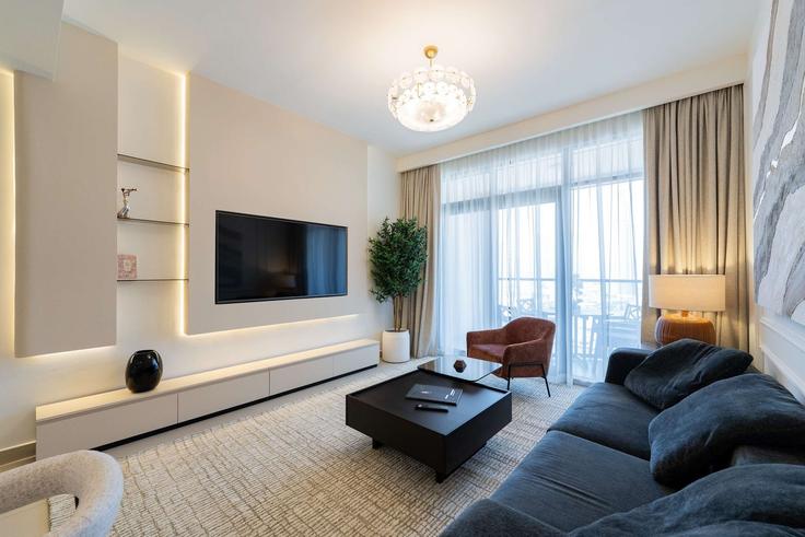 Elegant gestaltetes Wohnzimmer mit moderner Einrichtung in einer Wohnung im Building Burj Khalifa Boulevard - roomy-stays-holiday-homes-rentals-llc - 1608973 in Downtown Dubai, Dubai Elegant gestaltetes Wohnzimmer mit moderner Einrichtung in einer Wohnung im Building Burj Khalifa Boulevard - roomy-stays-holiday-homes-rentals-llc - 1608973 in Downtown Dubai, Dubai