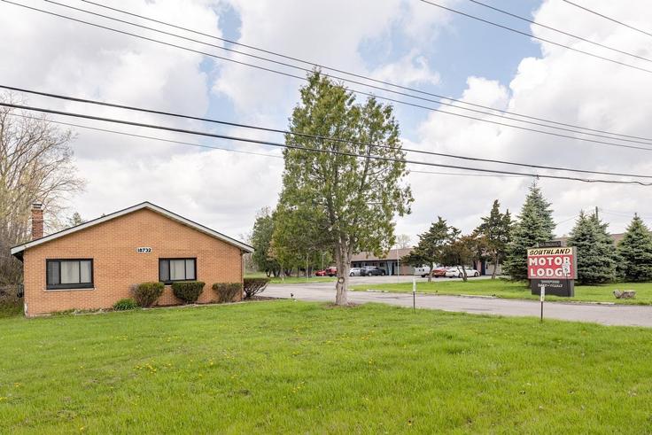 Dix Toledo Roadにある1件の寝室・家具付きアパート（1262256P、Taylor、Taylor）写真 1枚